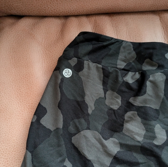 Zella girls size 14/16 athletic skirt camo - Picture 5 of 5